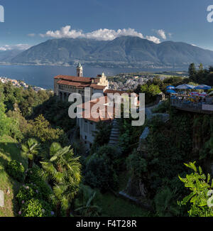 Schweiz, Europa, Locarno, Ticino, Santuario, Madonna del Sasso, Lago Maggiore, Kirche, Kloster, Wasser, Bäume, Sommer, moun Stockfoto