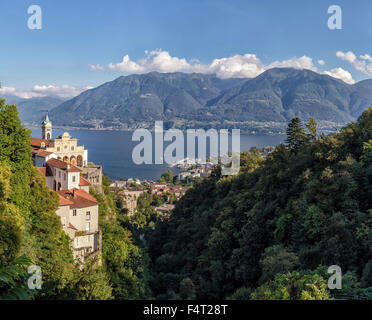 Schweiz, Europa, Locarno, Ticino, Santuario, Madonna del Sasso, Lago Maggiore, Kirche, Kloster, Wasser, Bäume, Sommer, moun Stockfoto