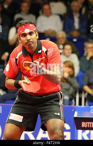 Düsseldorf, Deutschland. 20. Oktober 2015. Kamal Achanta in Aktion für Borussia Düsseldorf in Bundesliga-Tischtennis-Aktion gegen FC Saarbrücken. © Ashley Greb/Alamy Live-Nachrichten Stockfoto