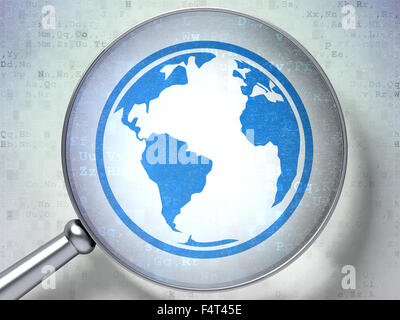 Bildungskonzept: Globus mit optischem Glas auf digitalen Hintergrund Stockfoto