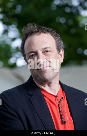 Misha Glenny ist ein britischer Journalist, Berichterstattung über Kriminalität und Sicherheit im Internet, auf dem Edinburgh International Book Festival 2015. Edinburgh. 31. August 2015 Stockfoto