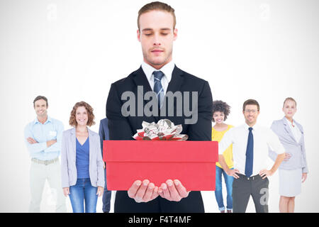 Zusammengesetztes Bild des konzentrierten Geschäftsmann streckte seine Hände Stockfoto