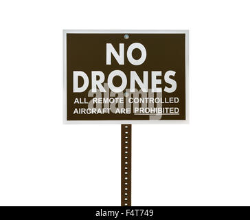 Keine Drohnen sind alle remote gesteuerten Flugzeuge verboten Schild mit Beschneidungspfad isoliert. Stockfoto
