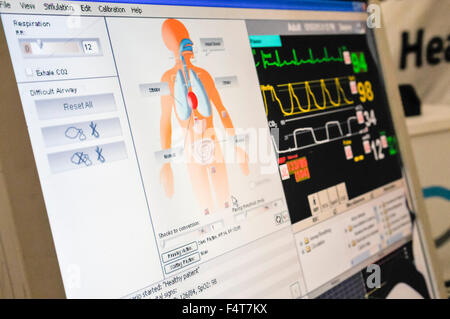 Control Panel für eine EDV-gestützte medizinische Trainingspuppe wie früher von der Royal Armoured Medical Corp Stockfoto