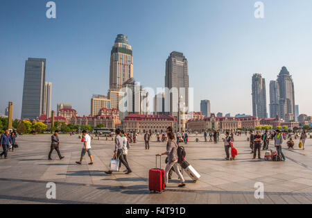 China, Tianjin, Stadt, Tiasnjin Bahnhofplatz Stockfoto