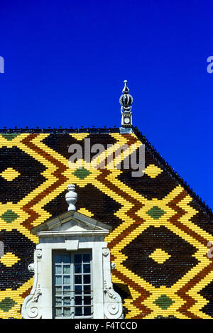 Detail des Hospice de Beaune sehr farbige und dekorative Dachziegel. Hotel Dieu, Beaune, Burgund, Cote D'Or, Frankreich Stockfoto