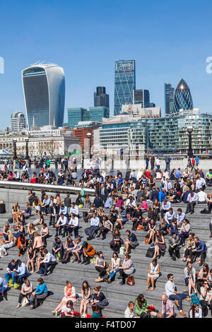 England, London, Büroangestellte und Stadt, Skyline Stockfoto