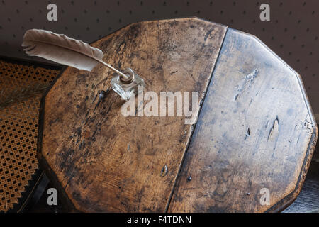 England, Hampshire, Chawton, Austens Haus, Austens Schreibtisch Stockfoto