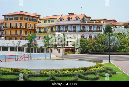 Bunten spanischen kolonialen Häuser im Casco Antiguo betrachtet von der Plaza Quinto Centenario, Panama City, Panama, zentrale Amer Stockfoto