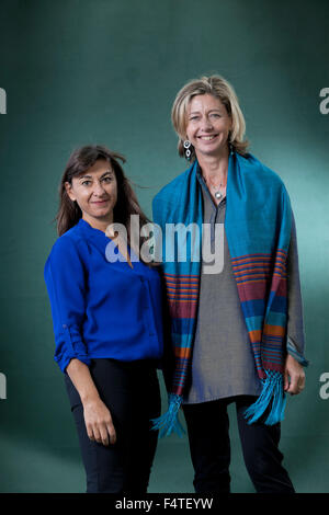 Lynsey Addario (links) ist ein US-amerikanischer Fotojournalist mit britischer Journalist, Christina Lamb, an das Edinburgh International Book Festival 2015. Edinburgh. 31. August 2015 Stockfoto