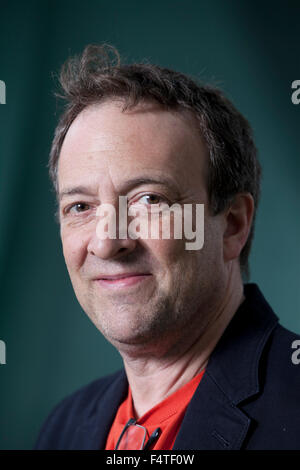 Misha Glenny ist ein britischer Journalist, Berichterstattung über Kriminalität und Sicherheit im Internet, auf dem Edinburgh International Book Festival 2015. Edinburgh. 31. August 2015 Stockfoto