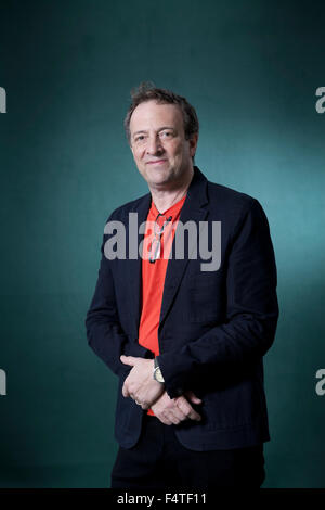 Misha Glenny ist ein britischer Journalist, Berichterstattung über Kriminalität und Sicherheit im Internet, auf dem Edinburgh International Book Festival 2015. Edinburgh. 31. August 2015 Stockfoto