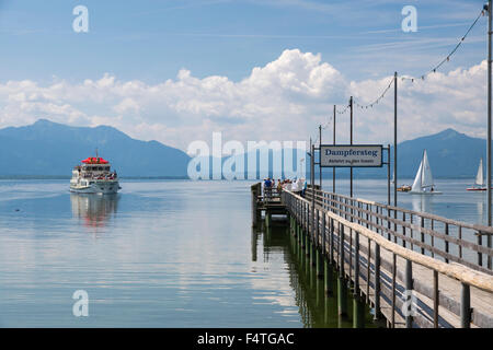 Bayern, Deutschland, Oberbayern, Chiemsee, Seebruck, Chiemgau, Himmel, See, Wasser, Schiff, Ausflug mit dem Boot, Steg, Steg, Stockfoto