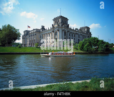 Deutschland, Europa, Berlin, Berlin-Mitte, Zoo, Urlaubsboot, Spree, Reichstagsgebäude, Fluss, Stockfoto