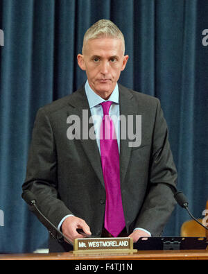 US-amerikanischer Jurist Trey Gowdy (Republican of South Carolina), Vorsitzender, US House Select Committee on Benghazi, vor dem Empfang Aussagen von ehemaligen US-Außenministerin Hillary Rodham Clinton, 2016-demokratische Partei-Nominierung für das Präsidentenamt der Vereinigten Staaten, auf dem Capitol Hill in Washington, DC auf Donnerstag, 22. Oktober 2015. Bildnachweis: Ron Sachs/CNP - kein Draht-Dienst- Stockfoto