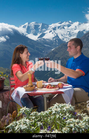 Essen im Segantinihütte am Bernina Stockfoto