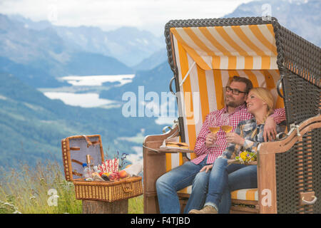 Paar, in der Nähe von Picknick auf Muottas Muragl, Stockfoto