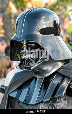 VII Trainingstag der spanischen Garnison 501st Legion, - StarWars-. Unbekannter Mann von - Darth Vader - verkleidet. Stockfoto