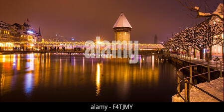 Kapellbrücke in Luzern in der Nacht, Nacht, Stockfoto