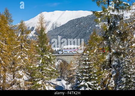 Albula-Bahn, Albula, Eisenbahn, Zug, Schweiz, Kanton Graubünden, Graubünden, UNESCO, Weltkulturerbe, Brücke, Autu Stockfoto