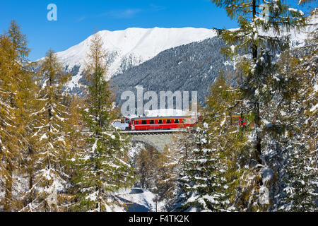 Albula-Bahn, Albula, Eisenbahn, Zug, Schweiz, Kanton Graubünden, Graubünden, UNESCO, Weltkulturerbe, Brücke, Autu Stockfoto