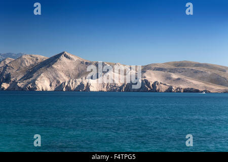 Berglandschaft an der Küste KRK in der Nähe von Baska, Kvarnerbucht Stockfoto