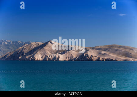 Berglandschaft an der Küste KRK in der Nähe von Baska, Kvarnerbucht Stockfoto