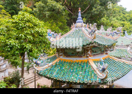 Marmorberge ist eine Ansammlung von fünf Marmor und Kalkstein Hügel befindet sich in Ngu Hanh Sohn Ward, südlich von Da Nang Stadt in Vietnam Stockfoto