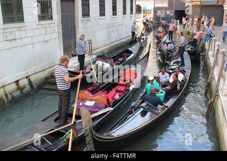 Ein Stau in der Mitte von Venedig, Italien Stockfoto