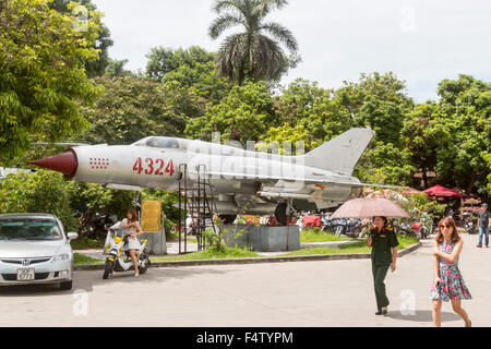 MIG 21 im Vietnam militärische Geschichtsmuseum in Hanoi gegenüber Lenin Park, gegründet 1956, Hanoi, Vietnam Stockfoto