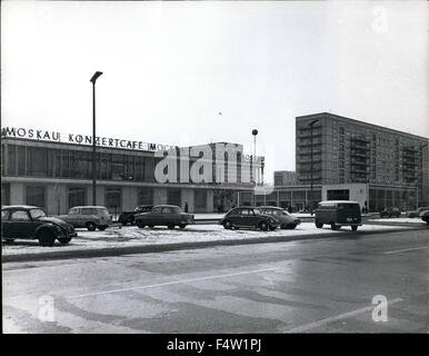 1968 - Karl-Marx-Allee, Ost-Berlin, Cafe & Restaurant "Moskau" © Keystone Bilder USA/ZUMAPRESS.com/Alamy Live-Nachrichten Stockfoto
