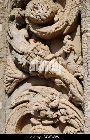 Carven auf Preah Ko, Teil der Roluos-Gruppe von antiken Tempeln in Angkor archäologischer Park, Siem Reap, Kambodscha. Stockfoto