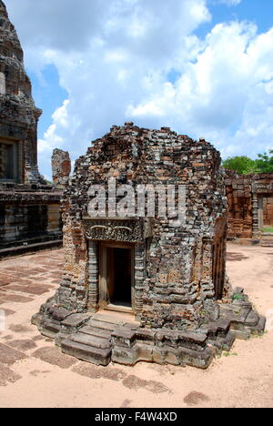 Ost-Mebon großen, dreistöckigen Tempel-Berg von fünf Türmen gekrönt. Angkor archäologischer Park, Siem Reap, Kambodscha. Stockfoto