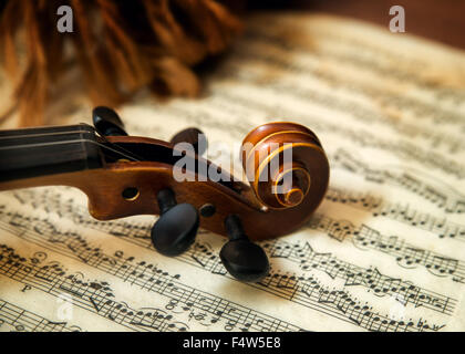 Violine-Leiter zu den Noten Stockfoto