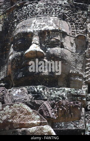 Tor zum alten Ta Som-Tempel in Angkor, Siem Reap, Kambodscha. Gopura mit einem riesigen steinernen Gesicht. Stockfoto
