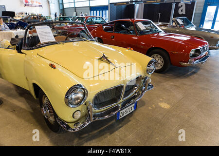 VERONA, Italien - Mai 9: Die Gemeinde von Verona organisiert eine kostenlose Sammlung von Sport- und Oldtimern in Verona am Samstag, M Stockfoto