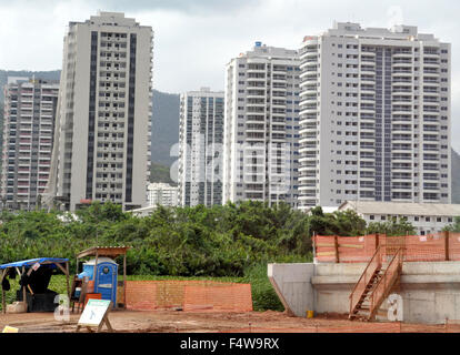 Rio De Janeiro, Brasilien. 6. Oktober 2015. Blick auf das Olympische Athleten Dorf im Stadtteil Barra in Rio De Janeiro, Brasilien, 6. Oktober 2015. Foto: Nicole Becker/Dpa/Alamy Live News Stockfoto
