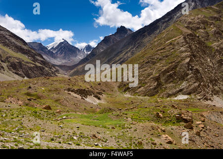 Indien, Himachal Pradesh, Lahaul und Spiti, Darcha, Schutthalden und Moräne in großer Höhe Alpental Stockfoto