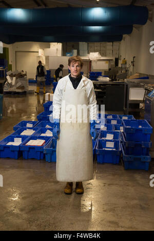 Arbeitnehmer als ein Fischmarkt in Brighton posieren für die Kamera für ein professionelles Porträt Stockfoto