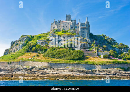 Ein Blick auf St. Michaels Mount von der Seeseite der Insel. Stockfoto