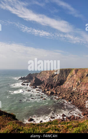 Dramatische Geologie in St. Annes Head, Pembrokeshire, Wales. Stockfoto