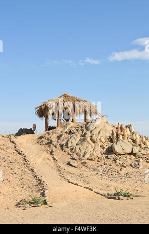 Traditionellen ländlichen afrikanischen Reed und Strohdach-Hütte Stockfoto