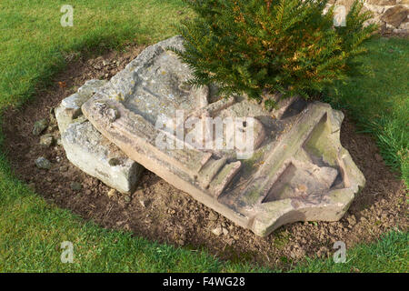 GEFALLEN ATHELSTANEFORD PFARRKIRCHE, EAST LOTHIAN, SCHOTTLAND, GRABSTEIN, TOTENKOPF Stockfoto