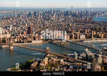 Luftaufnahme von Lower Manhattan und das Finanzviertel von Brooklyn in New York City USA Stockfoto