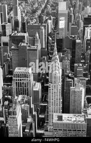 Schwarz / weiß Luftaufnahme des Chrysler Building und Midtown Manhattan, New York City USA Stockfoto