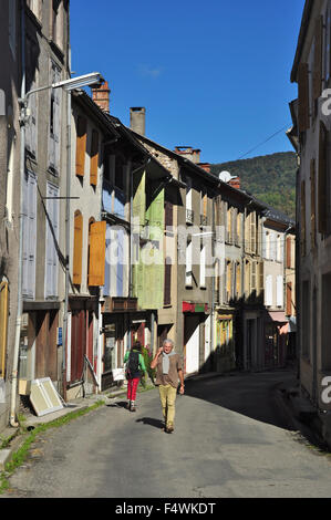 Dorf-Seitenstraße, Massat, Ariege, Midi-Pyrenäen, Frankreich Stockfoto