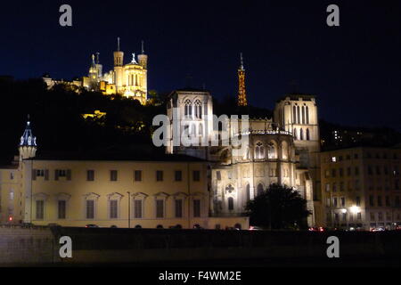 Nacht der Cathédrale Saint-Jean-Baptiste, Lyon, Frankreich Stockfoto