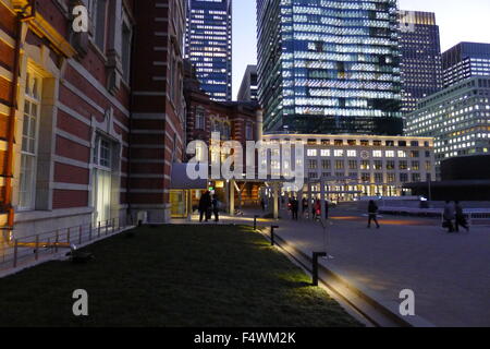 Bahnhof Tokio und Tokyo Central Post Office Stockfoto