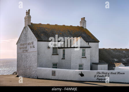 Penwith Haus, erste und letzte Gästehaus bei Lands End, Cornwall, England, UK Stockfoto