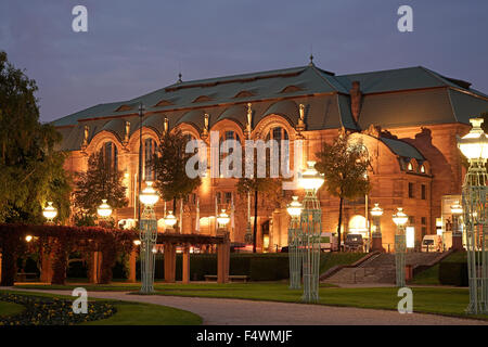 con Congress Center Rosengarten in Mannheim in der Abenddämmerung, Baden-Württemberg, Deutschland |  Mannheim, Baden-Württembe Stockfoto